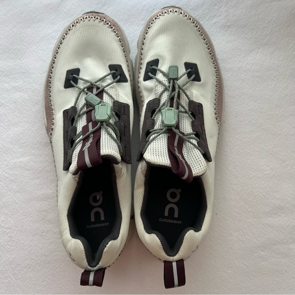 ON Cloudaway Hiking Sneaker - Picture 5 of 13